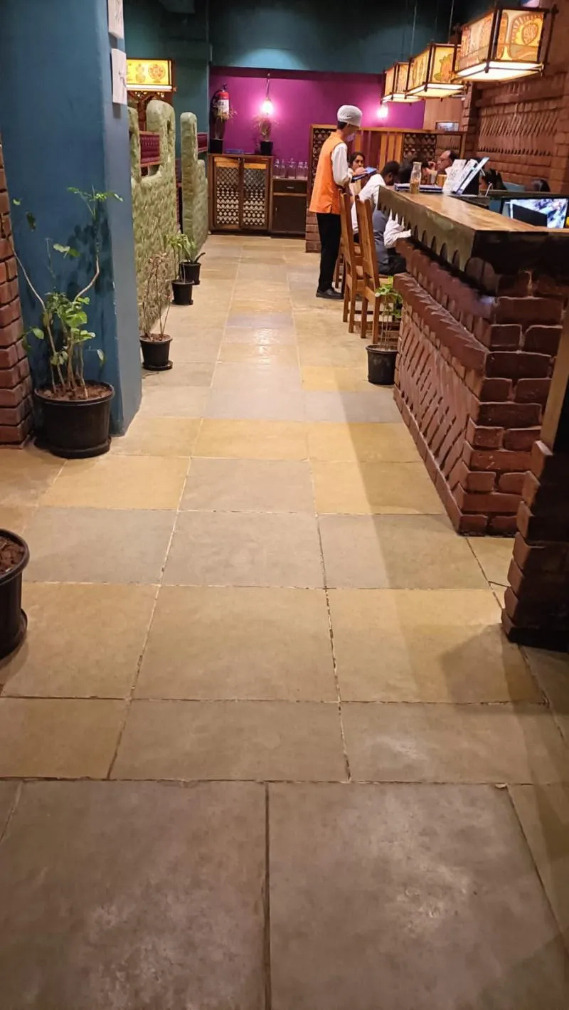 Business 4 image JASSI DE PARATHE